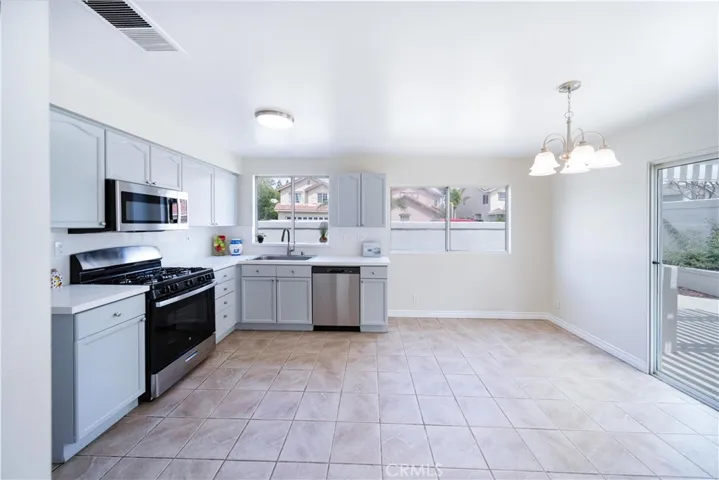877 Willowcreek, Corona, California 92878