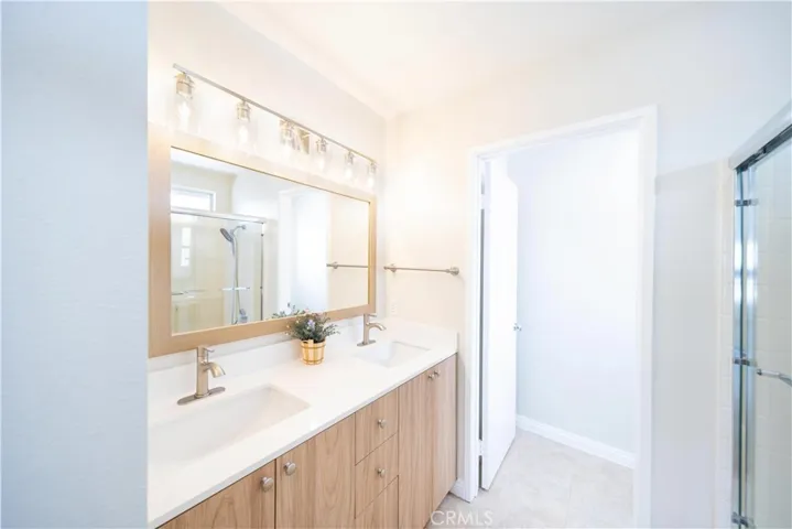 877 Willowcreek, Corona, California 92878