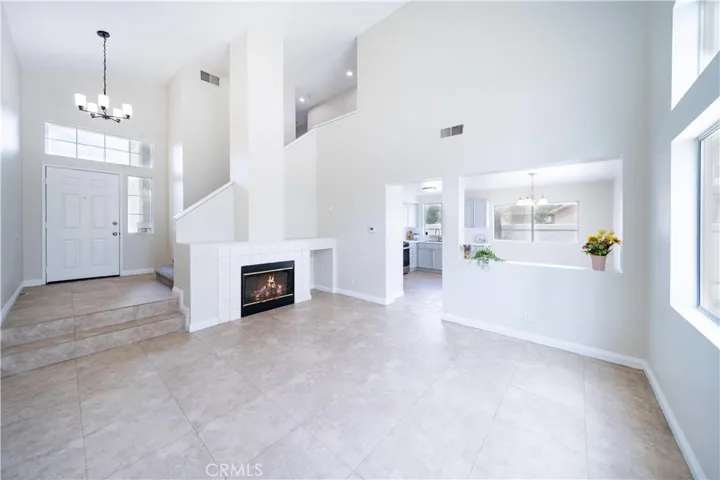 877 Willowcreek, Corona, California 92878