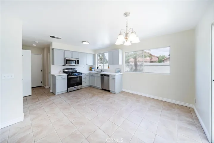 877 Willowcreek, Corona, California 92878
