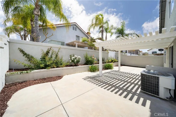 877 Willowcreek, Corona, California 92878