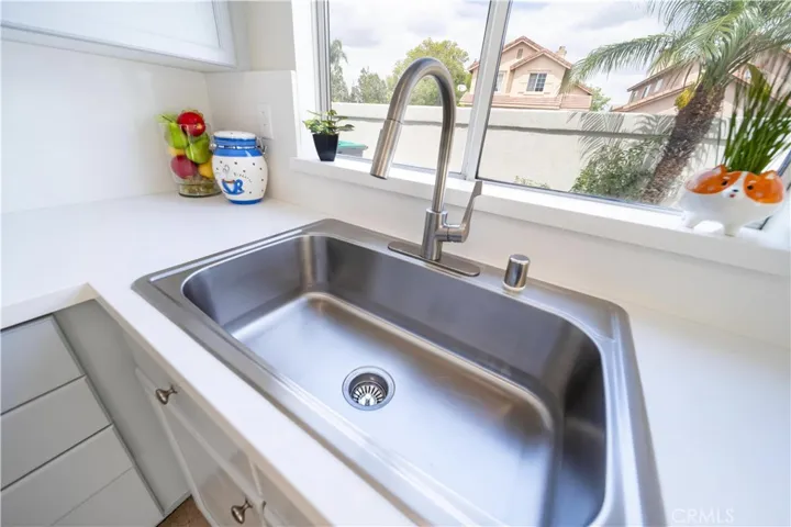 877 Willowcreek, Corona, California 92878