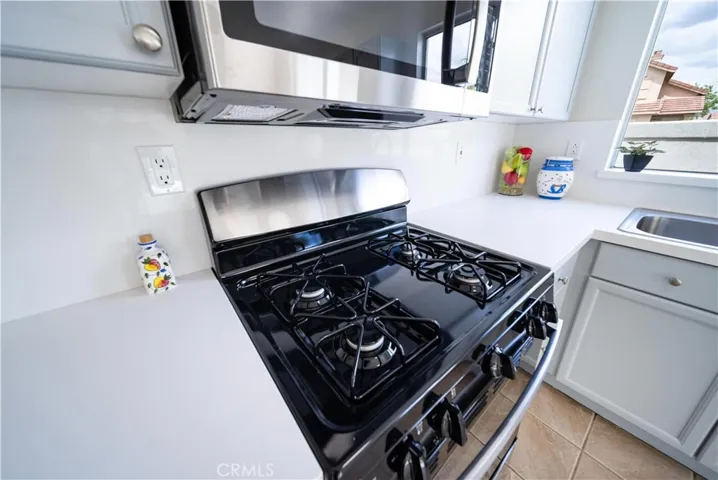 877 Willowcreek, Corona, California 92878