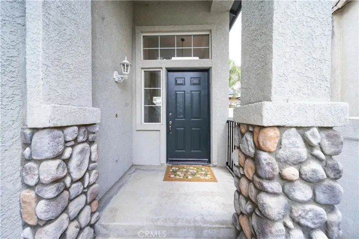 877 Willowcreek, Corona, California 92878