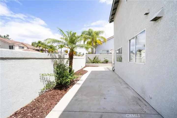 877 Willowcreek, Corona, California 92878