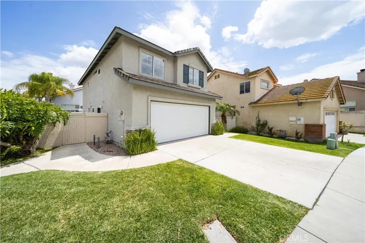 877 Willowcreek, Corona, California 92878
