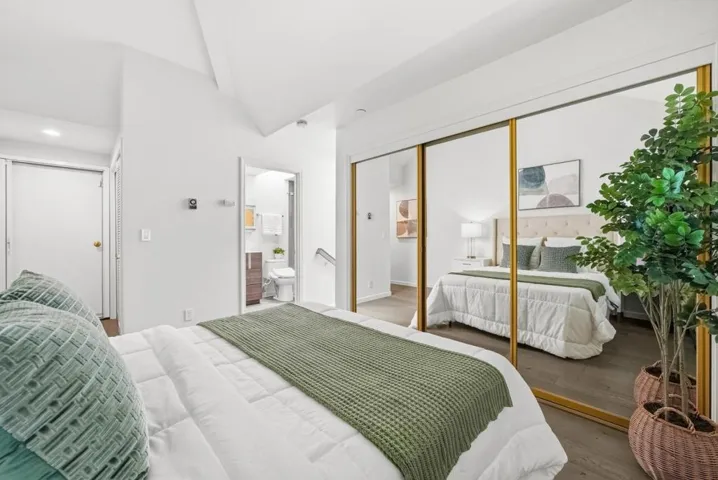 4151 El Camino Way M, Palo Alto, California 94306