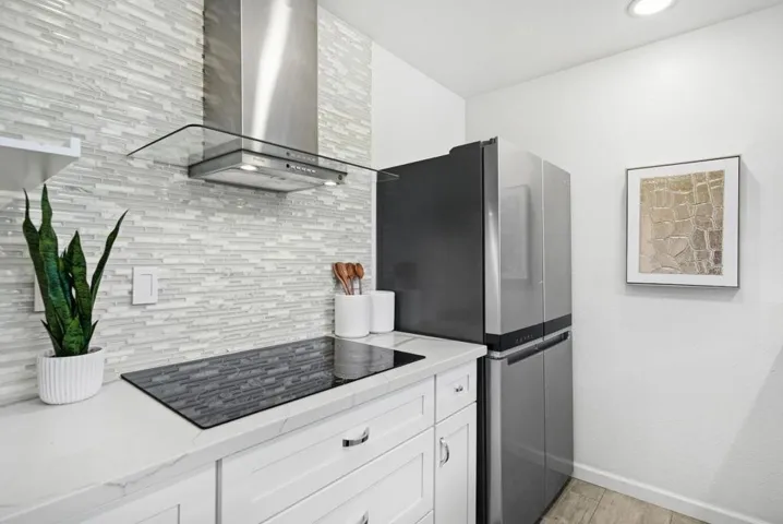 4151 El Camino Way M, Palo Alto, California 94306