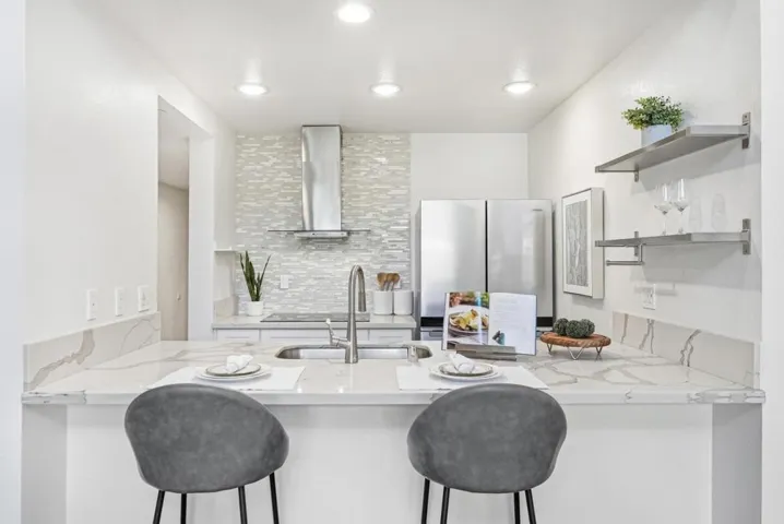 4151 El Camino Way M, Palo Alto, California 94306