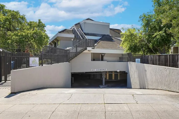 4151 El Camino Way M, Palo Alto, California 94306