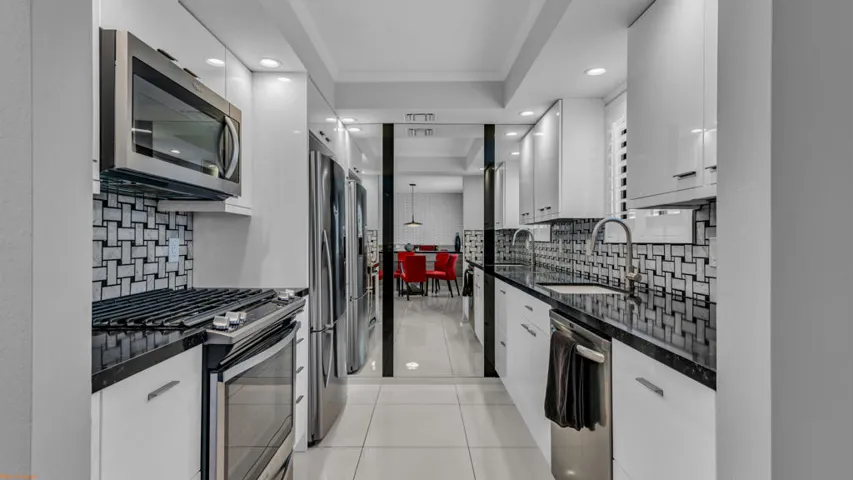 Kitchen 1
