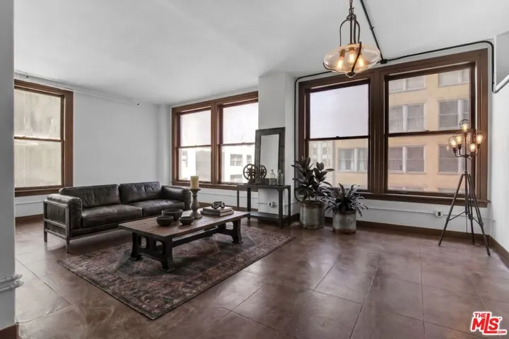 215 W 7th Street 602, Los Angeles, California 90014
