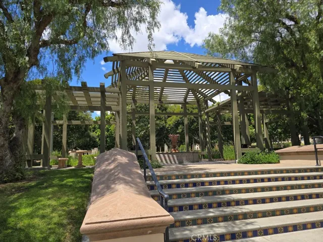 Enjoy the Zen Moment at park right down the street few steps away,,,