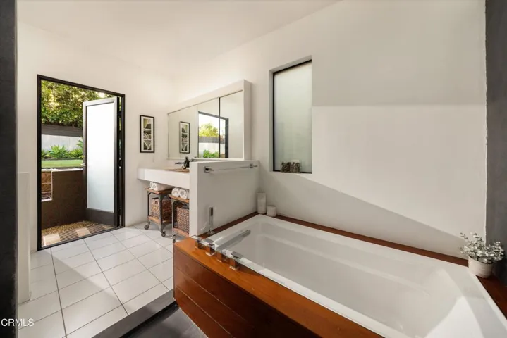 23-11 Romaine Dr - 23