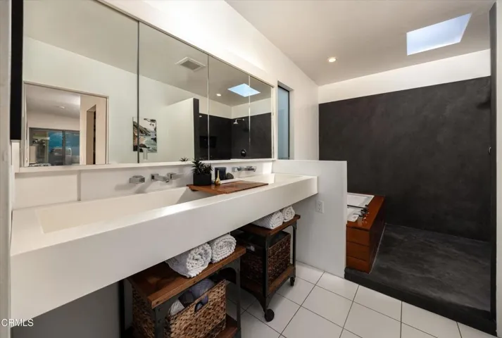 22-11 Romaine Dr - 22