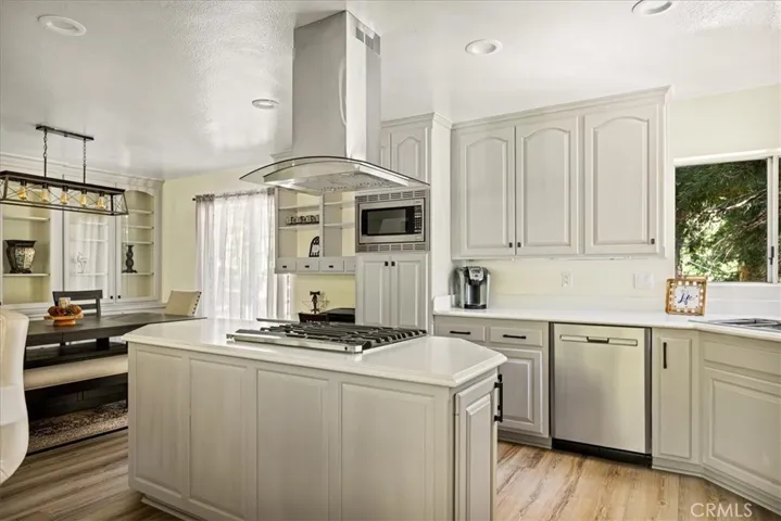 28670 Shenandoah Drive, Lake Arrowhead, California 92352