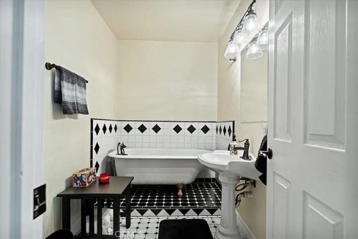 28670 Shenandoah Drive, Lake Arrowhead, California 92352