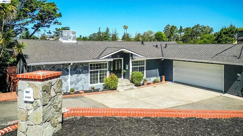 11165 Lochard St, Oakland, California 94605