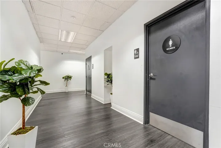 20631 Ventura Boulevard, Woodland Hills, California 91364