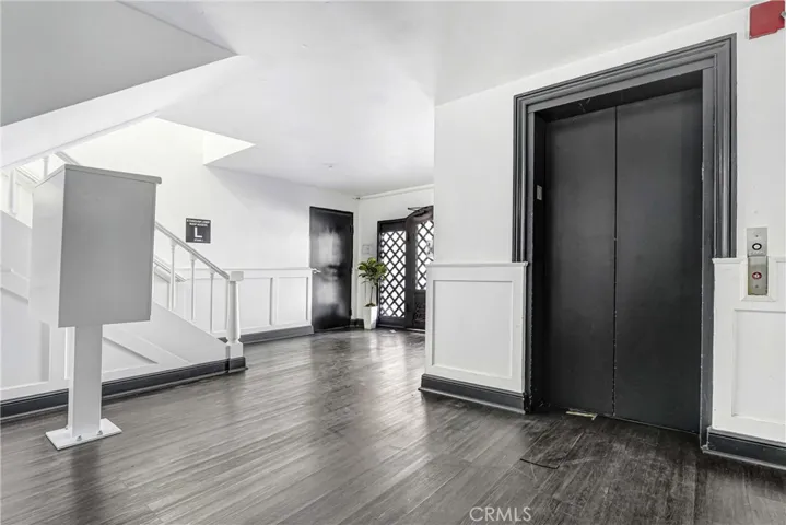 20631 Ventura Boulevard, Woodland Hills, California 91364