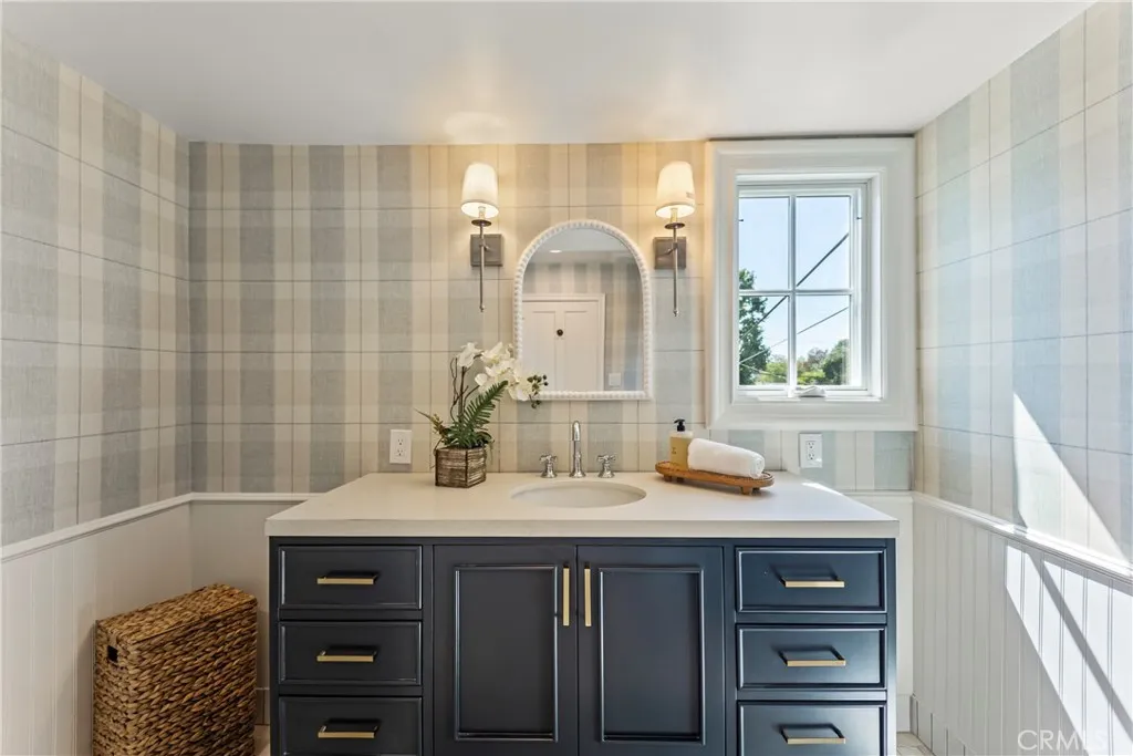Second Floor Full Bathroom