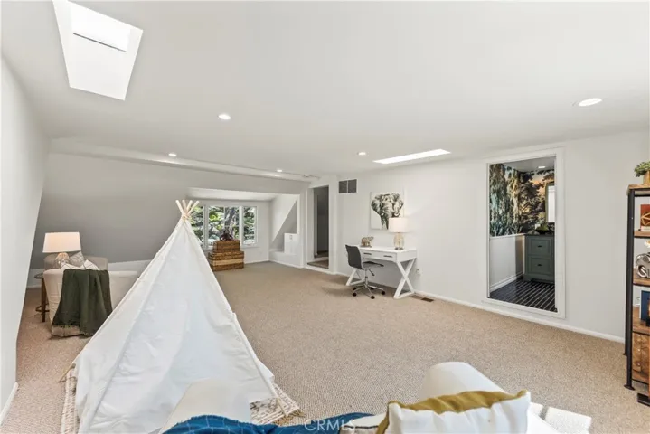 Giant Bonus Room on 2nd Floor