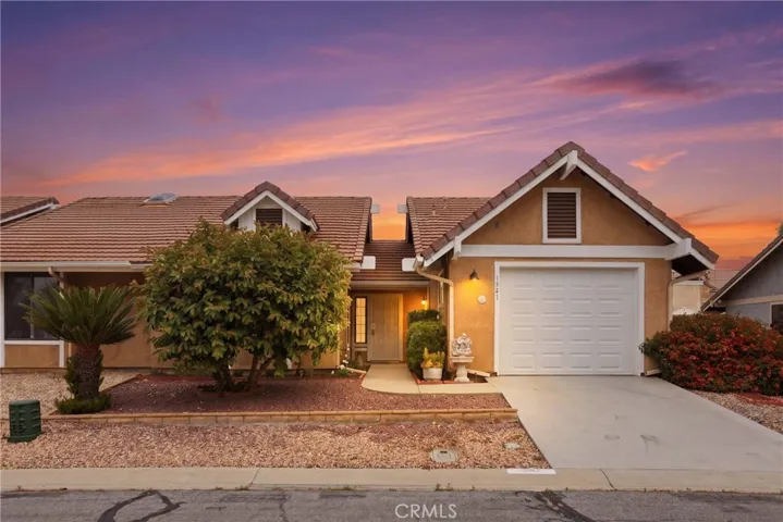 iSingle Story With One Car Garage