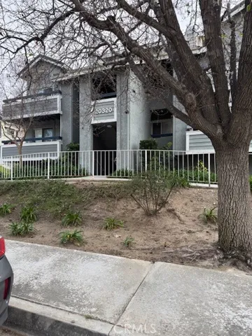 Great Condominium located on first street in complex
