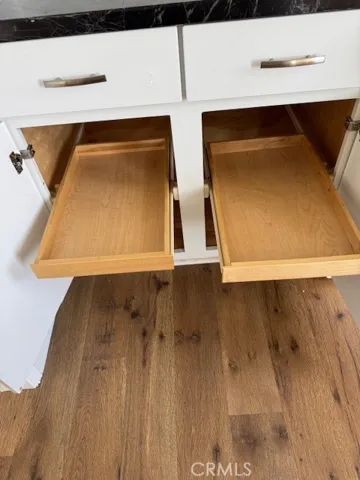 Pull out drawers in lower cabinets