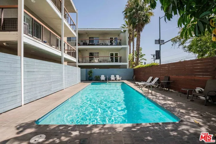 330 S Barrington Avenue 210, Los Angeles, California 90049