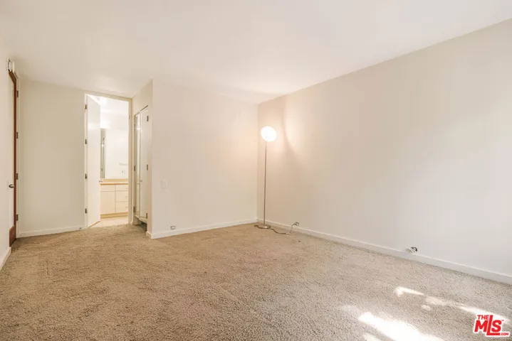 330 S Barrington Avenue 210, Los Angeles, California 90049