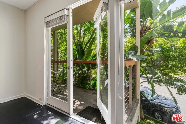 330 S Barrington Avenue 210, Los Angeles, California 90049