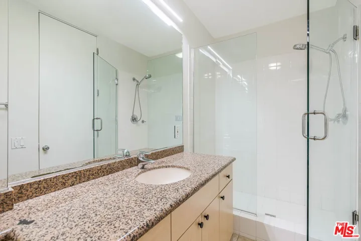 330 S Barrington Avenue 210, Los Angeles, California 90049