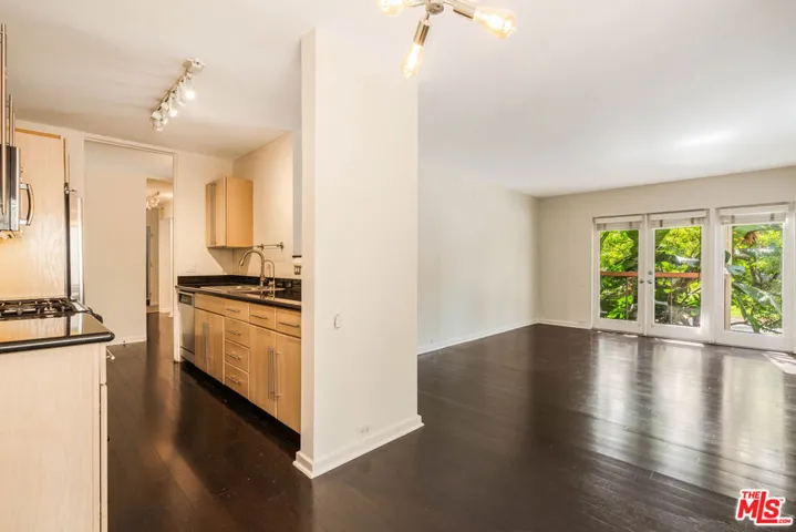 330 S Barrington Avenue 210, Los Angeles, California 90049