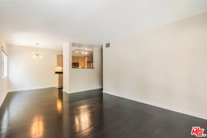 330 S Barrington Avenue 210, Los Angeles, California 90049