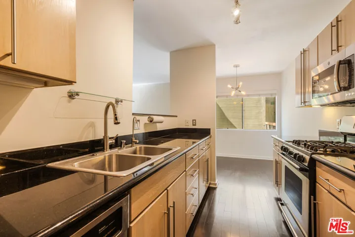 330 S Barrington Avenue 210, Los Angeles, California 90049