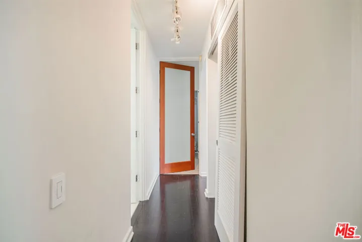 330 S Barrington Avenue 210, Los Angeles, California 90049