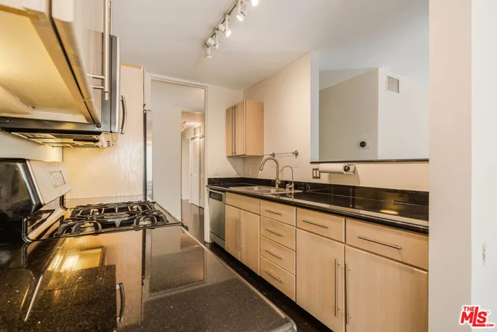 330 S Barrington Avenue 210, Los Angeles, California 90049
