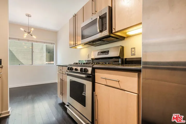 330 S Barrington Avenue 210, Los Angeles, California 90049