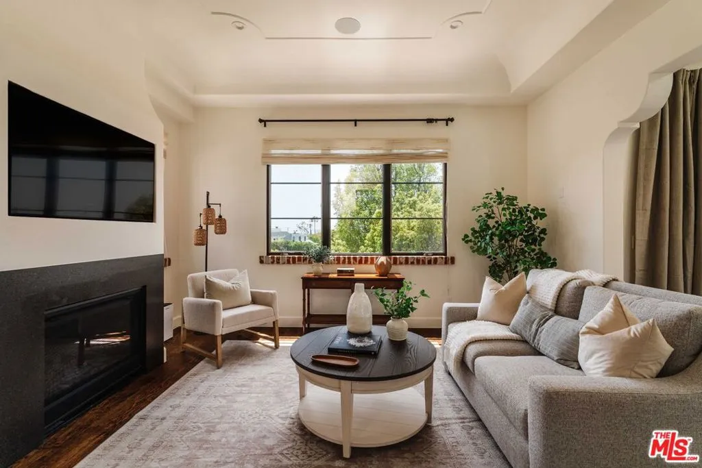 Primary Suite - Sitting Area