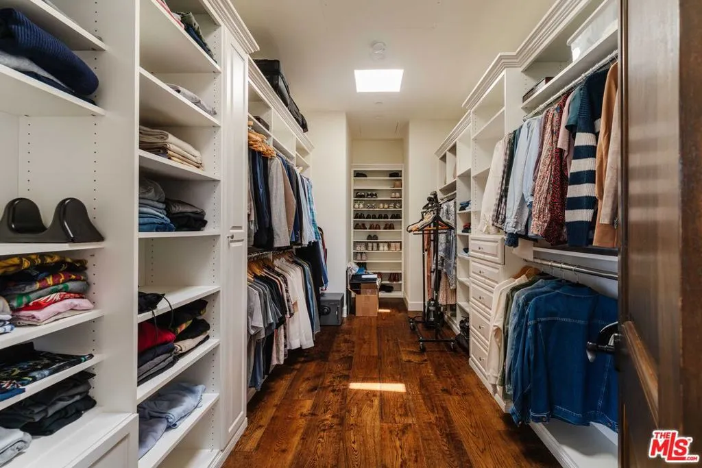 Primary Suite - Closet