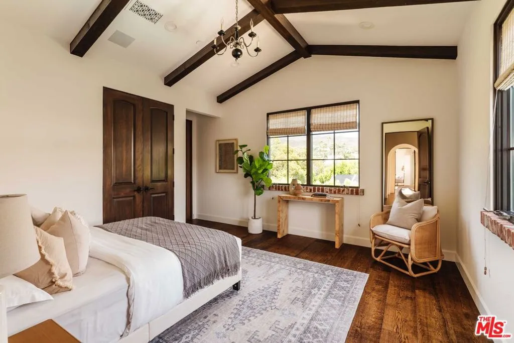 Guest Suite 1 (Upstairs)