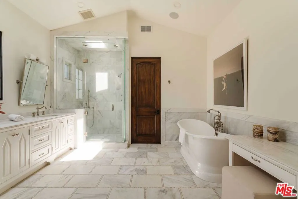 Primary Suite - Bathroom