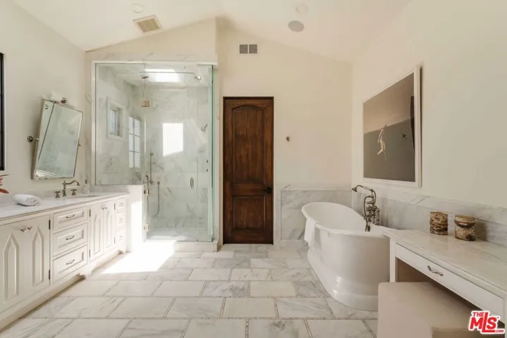 Primary Suite - Bathroom