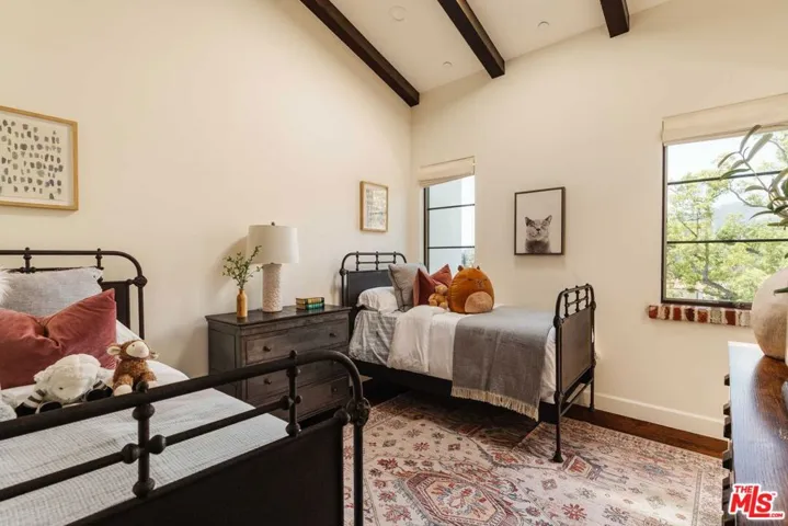 Guest Suite 2 (Upstairs)