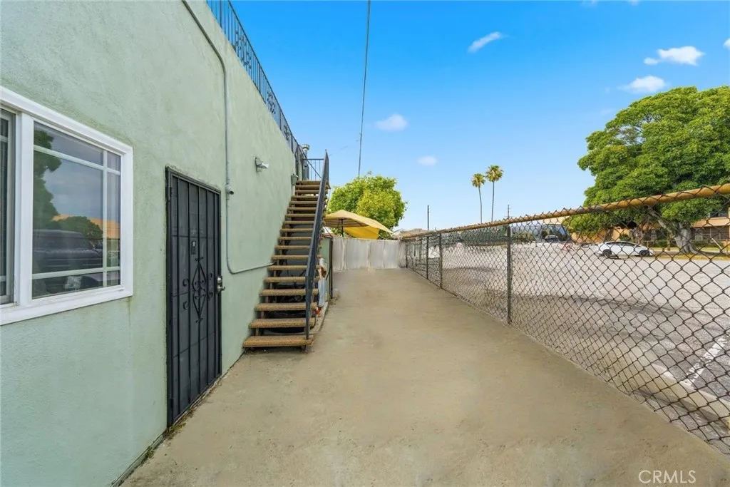 1722 N Wilmington, Wilmington, California 90744 — photo 5