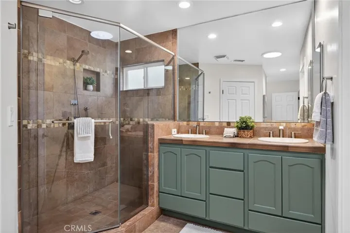 Primary Ensuite Bath 2