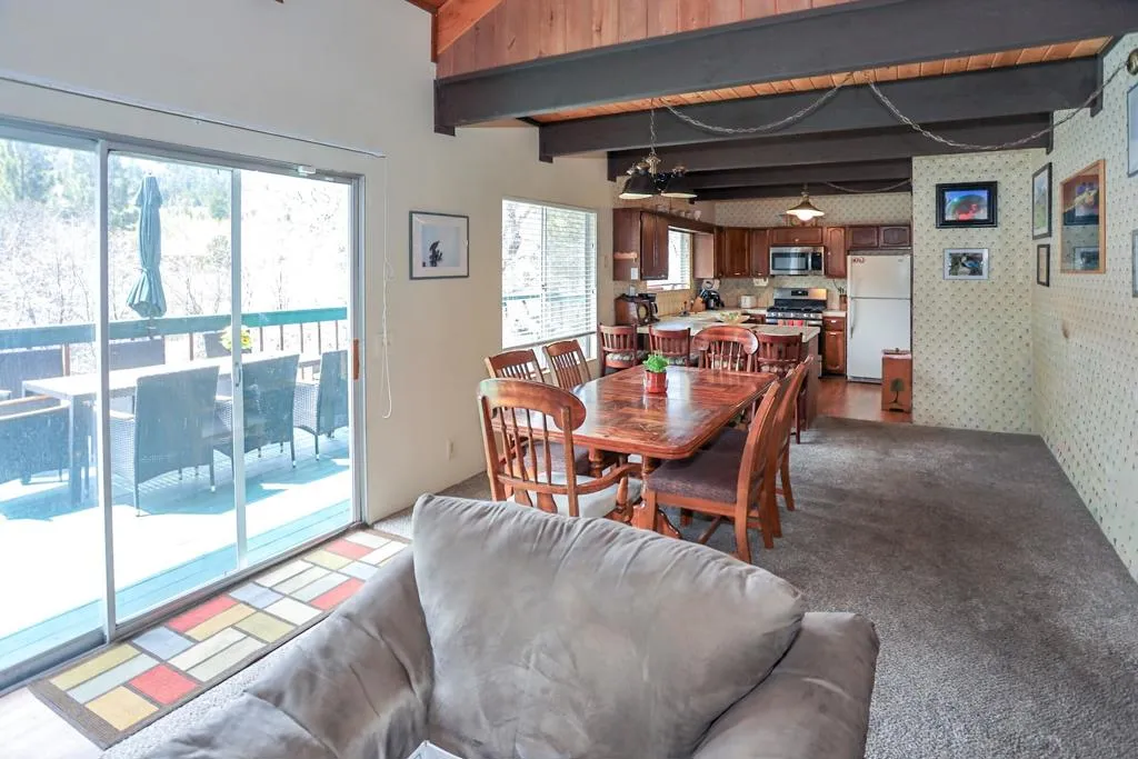 010_Open Floor Plan