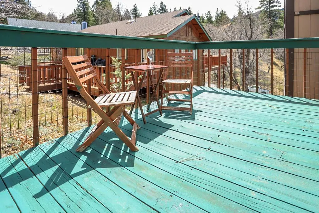 041_Side Yard Deck
