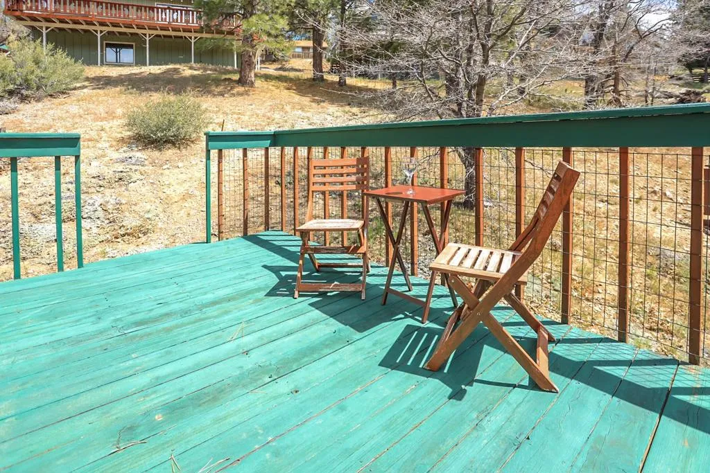 040_Side Yard Deck